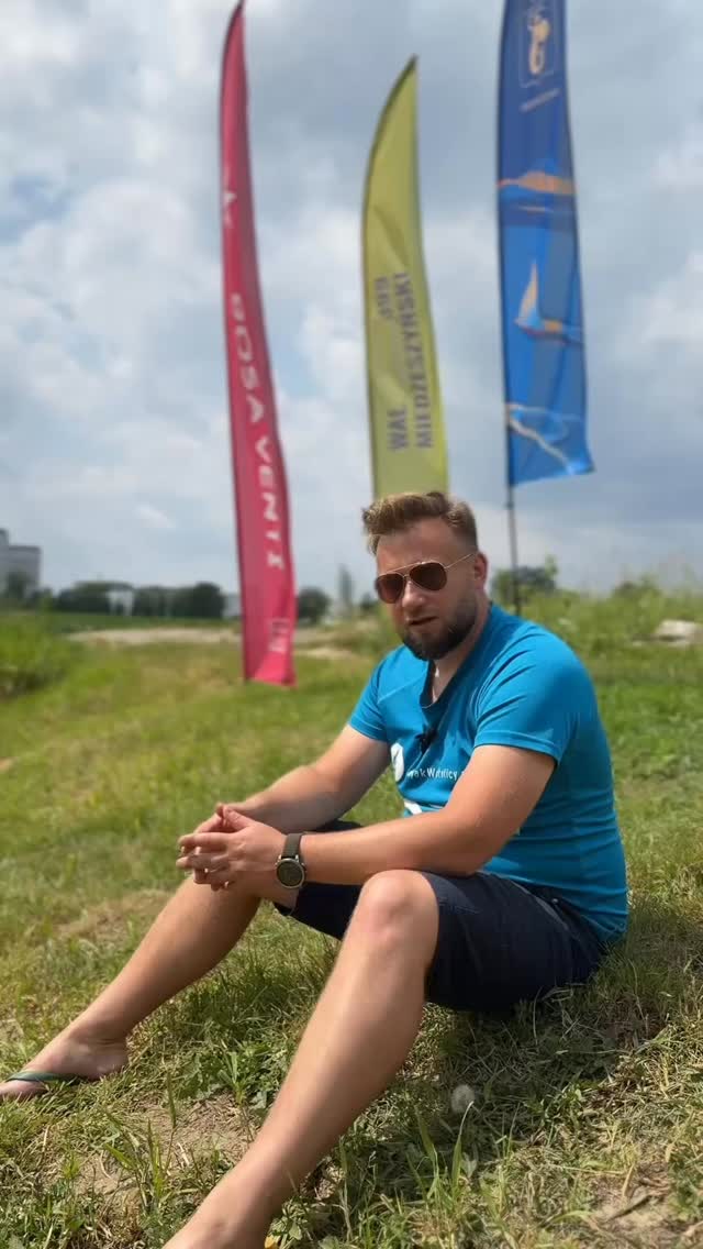 Aktywność nad wodą to wielka przyjemność 🌊☀️
Ale najważniejsze jest bezpieczeństwo 👍  Kilka prostych rzeczy może zrobić dużą różnicę 👇
🦺 Dobrze zapięta kamizelka ratunkowa
🧠 Zdrowy rozsądek
📱 Wodoszczelny worek na telefon  Jak zadbać o bezpieczeństwo podczas pływania kajakiem Wisłą? Sprawdźcie to video🛶  #chodznakajak #kajakwstolicy #wisła #kajaki #warszawa