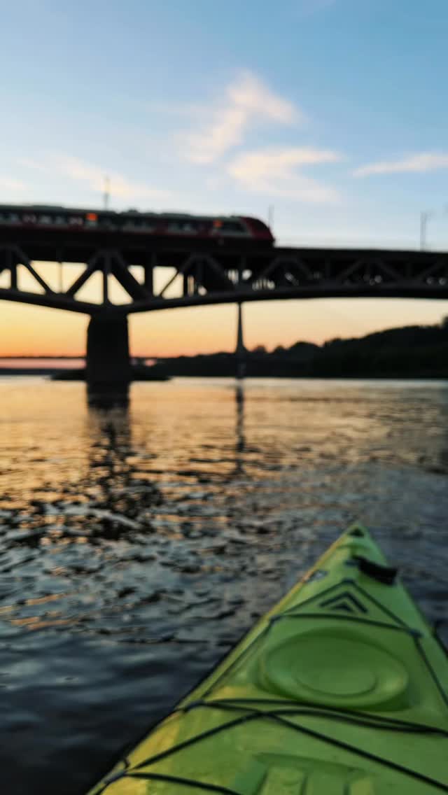 Lato, no chodź już! 🙃Potrzebujemy Cię! 😊🛶🌤️🏄🤸‍♀️  #chodznakajak #kajakwstolicy #warszawa #wisła #kajaki