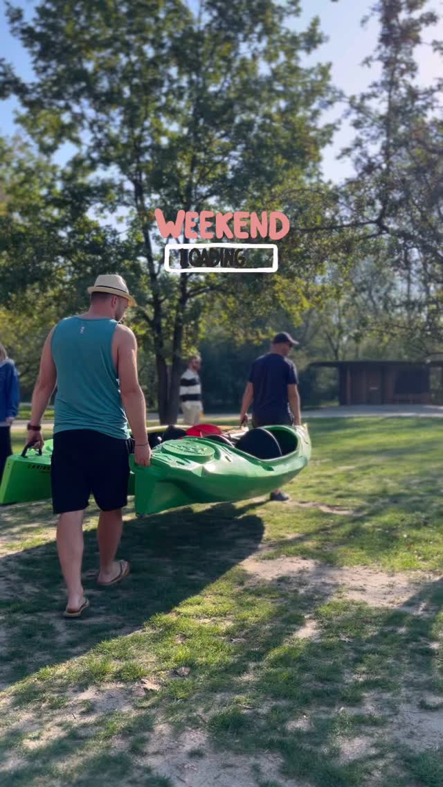 Weekendowo, wakacyjnie, kajakowo!  Zapraszamy do rezerwacji, warto spłynąć którąś z tras 🙂🙂🛶🙌  Link do rezerwacji w bio  #chodznakajak #kajakwstolicy #kajaki #warszawa #przygoda #lato #spływ #wisła